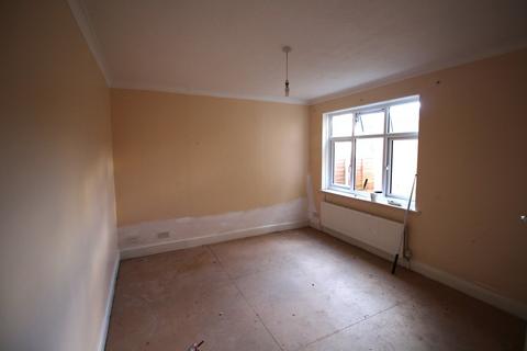 2 bedroom maisonette for sale, London Road, Ashford TW15