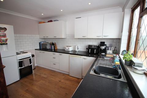 2 bedroom maisonette for sale, Staines Road West, Ashford TW15