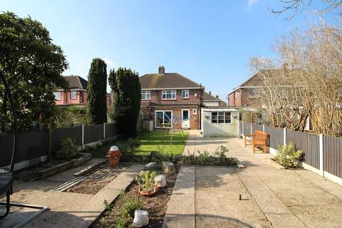 1 Barn Close, Ashford, TW15 1DW