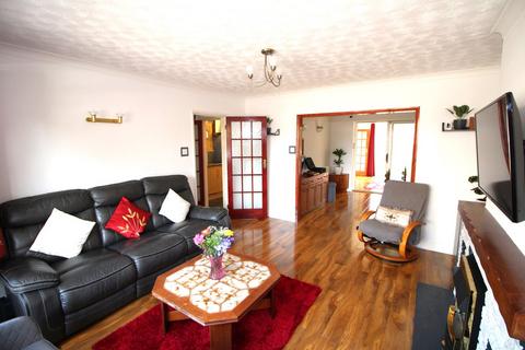 1 Barn Close, Ashford, TW15 1DW