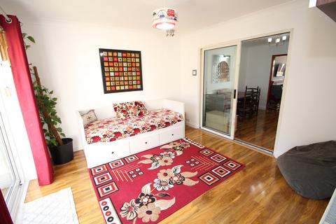 1 Barn Close, Ashford, TW15 1DW