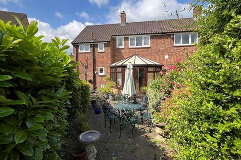 10 Frobisher Crescent, Staines-upon-thames, TW19 7DX