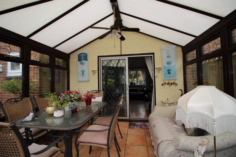 10 Frobisher Crescent, Staines-upon-thames, TW19 7DX