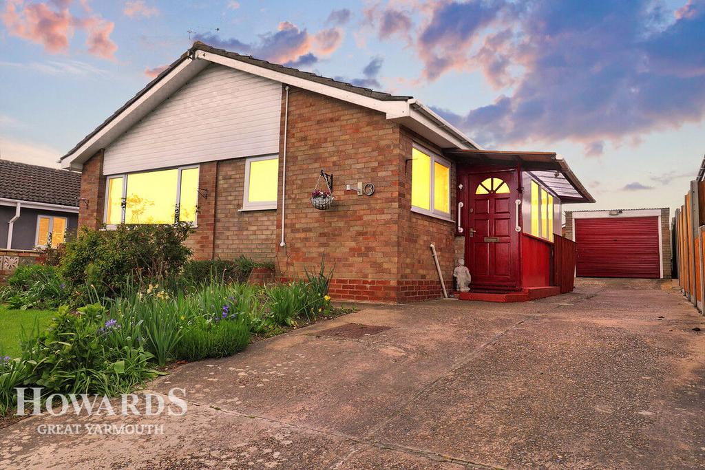 Coldham Close, Ormesby 3 bed detached bungalow for sale £280,000