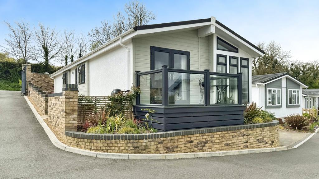 Wimborne, Dorset, BH21 2 bed park home for sale £320,000