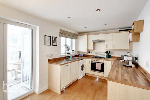 3 bedroom end of terrace house for sale, Clos Carno, Newport