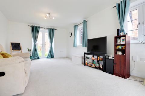 4 bedroom detached house to rent, Hewitt Road, Basingstoke, Hampshire, RG24