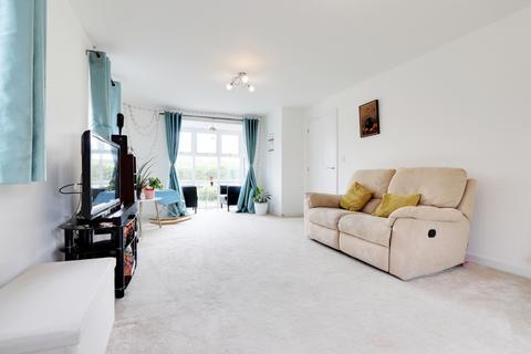 4 bedroom detached house to rent, Hewitt Road, Basingstoke, Hampshire, RG24