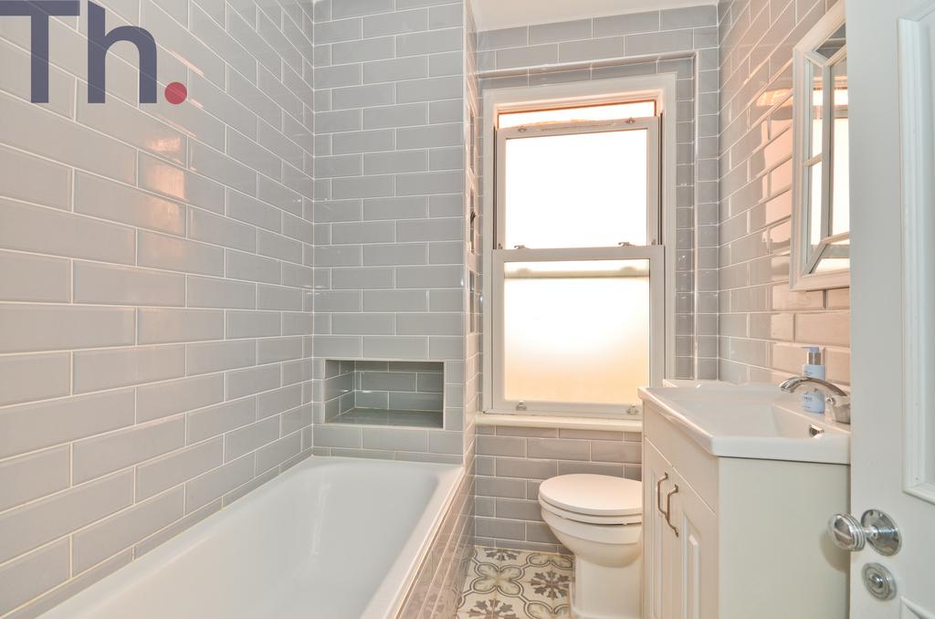 Family Bathroom.JPG