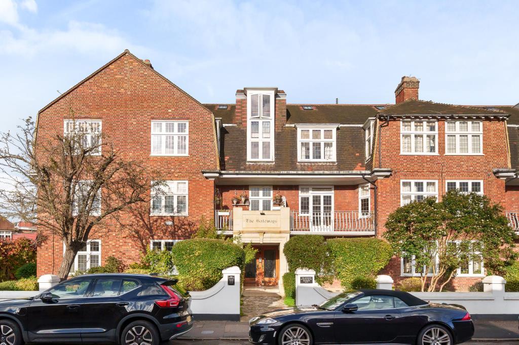 Richmond, Richmond Green, TW9 2 bed flat for sale - £650,000