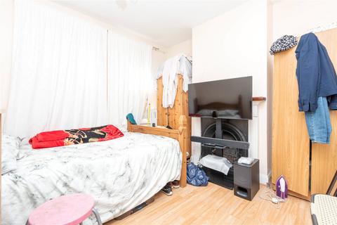 2 bedroom flat for sale, Leyton, London E10