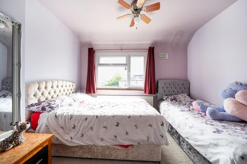 14 Princes Park Close, Hayes, UB3 1LB