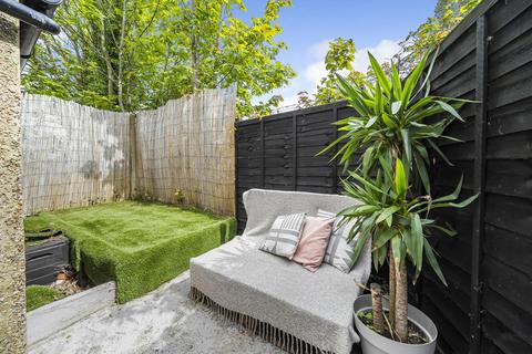 201 Eardley Road, London, SW16 5TQ