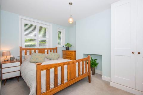 20a Queens Road, Twickenham, TW1 4EX
