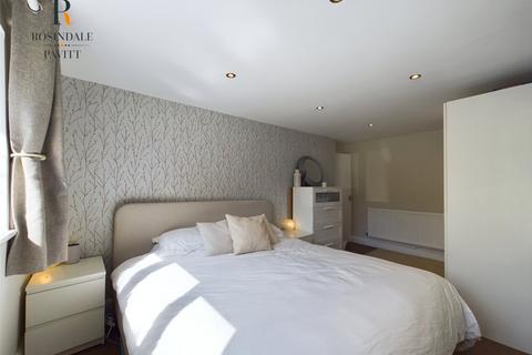 2 bedroom maisonette for sale, High Street, Carshalton, SM5
