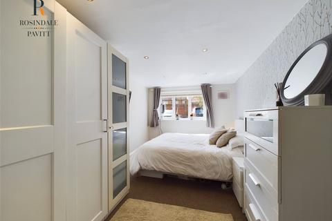Flat 5, 18 - 20 High Street, Carshalton, SM5 3AG
