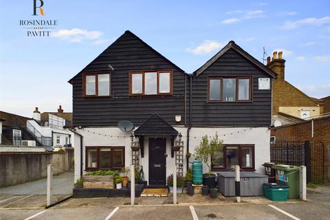 Flat 5, 18 - 20 High Street, Carshalton, SM5 3AG