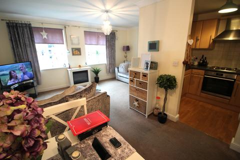2 bedroom flat for sale, Lauren Close, Oldham, OL4