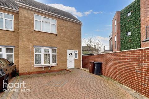 2 bedroom semi-detached house for sale, Dairy Mews, Romford