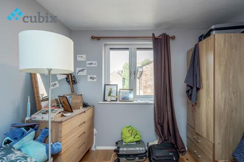 2 bedroom flat to rent, John Maurice Close, London SE17