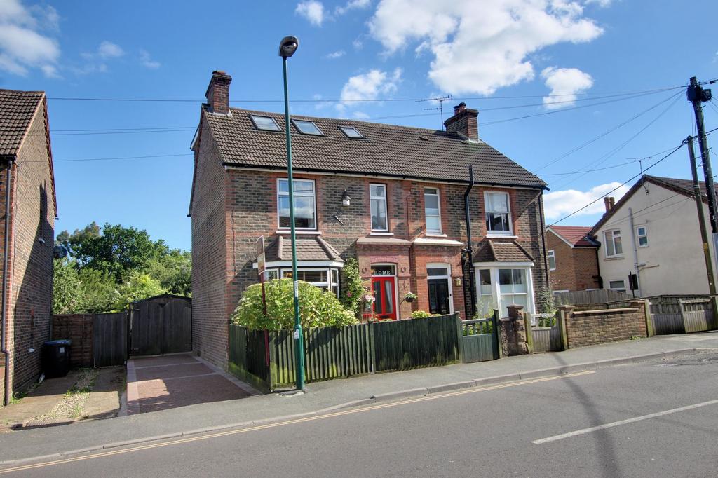 New England Road, Haywards Heath, RH16 4 bed semidetached house for
