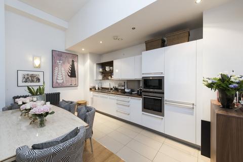 2 bedroom apartment to rent, Kingsway Square, SW11 4LQ