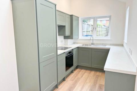 3 bedroom terraced house to rent, Cleveland Road, New Malden