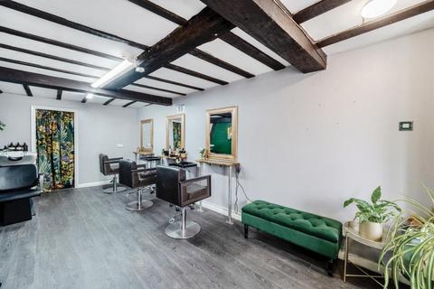 Hairdresser and barber shop to rent, Worcester,  Worcestershire,  WR1
