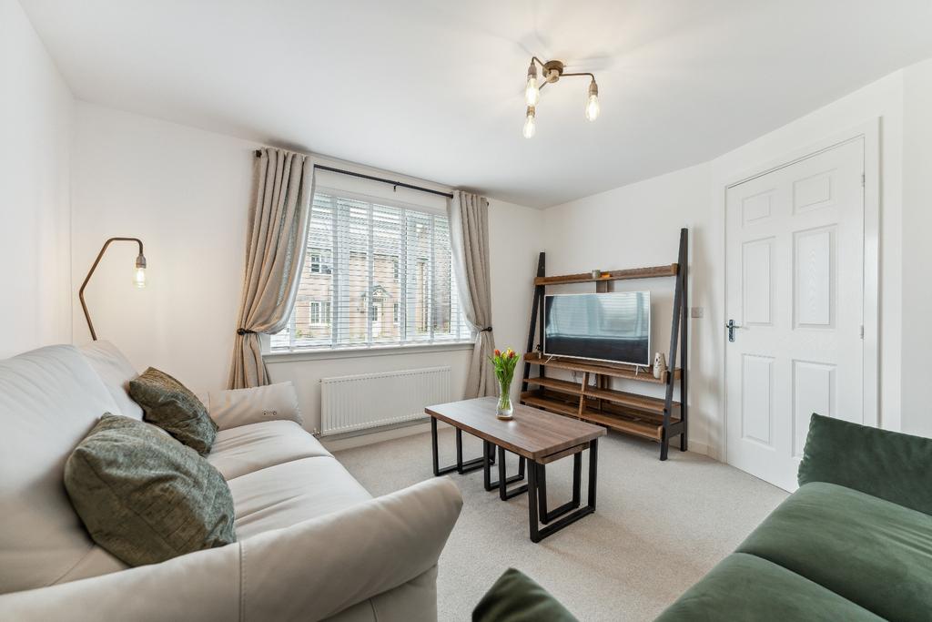 Trench Drive, Darnley, Glasgow, Glasgow, G53 7QX 3 bed semidetached house for sale £260,000