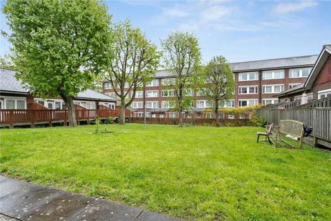 13 Hindrey Road, London, E5 8HG