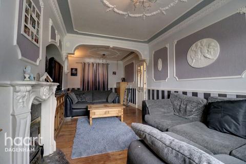 3 bedroom end of terrace house for sale, Heathway, Dagenham