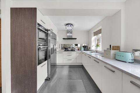 19 Newbury Close, Widnes, WA8 9YX