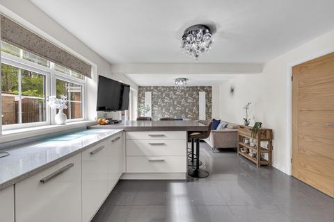 19 Newbury Close, Widnes, WA8 9YX