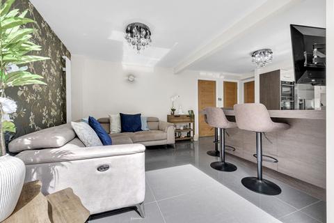 19 Newbury Close, Widnes, WA8 9YX