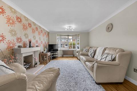 19 Newbury Close, Widnes, WA8 9YX