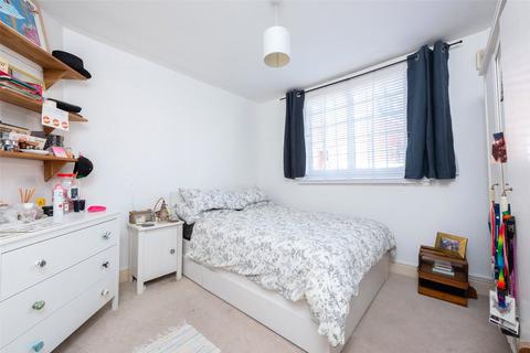 2 bedroom apartment for sale, Farnan Road, London SW16