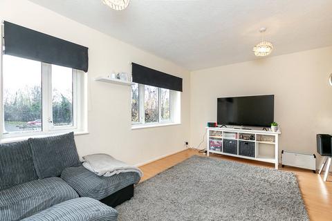 2 bedroom apartment for sale, Muggeridge Close, SOUTH CROYDON, Surrey, CR2