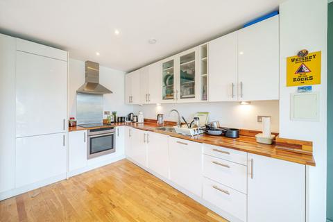 2 bedroom apartment for sale, Alscot Road, London