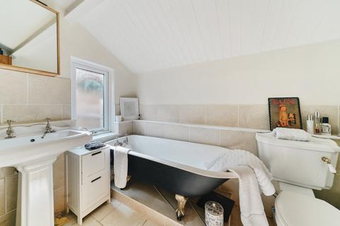 Stoneleigh Lodge Sandy Lane, East Grinstead, RH19 3LP