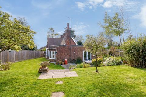 Stoneleigh Lodge Sandy Lane, East Grinstead, RH19 3LP