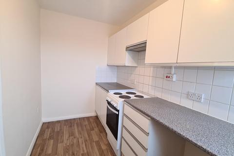 3 bedroom flat to rent, Katherine Drive, Dunstable, LU5