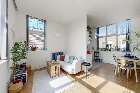 1 bedroom apartment for sale, Lurline Gardens, London SW11