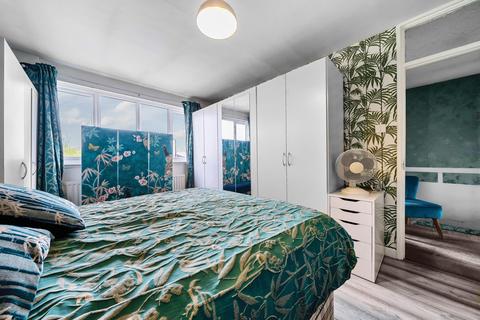 73 Elderton Road, London, SE26 4EY