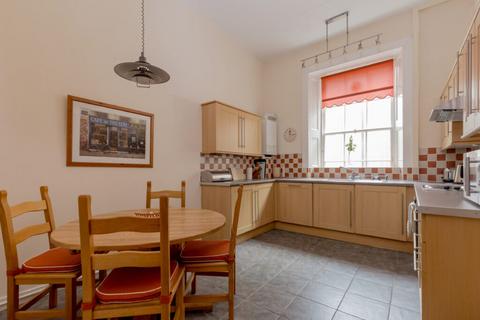 2 bedroom flat for sale, 8 (1F1) Atholl Place, West End, Edinburgh, EH3 8HP