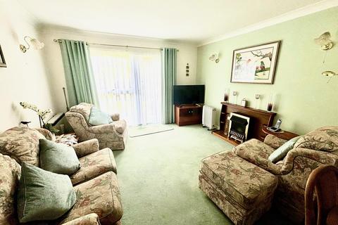 2 bedroom retirement property for sale, Fairhaven Court, Fairhaven, Egham, Surrey, TW20