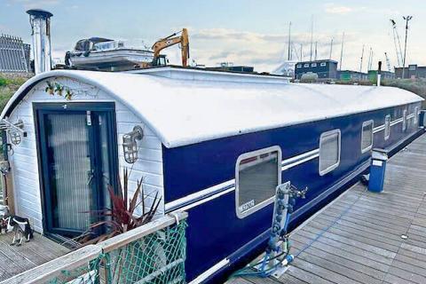 Hoo - 2 bedroom houseboat for sale