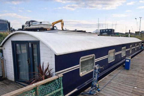2 bedroom houseboat for sale, Vicarage Lane, Hoo ME3