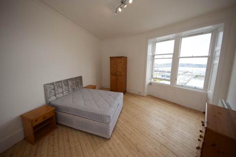2 bedroom flat to rent, Whitehall Crescent , ,
