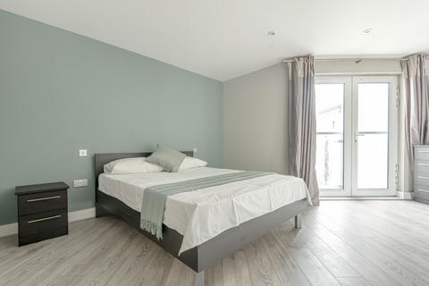 2 bedroom flat to rent, Stane Grove London SW9