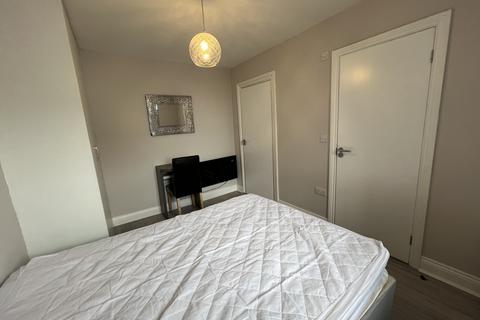 Studio to rent, Carltone House, Finchley Road, London, NW3